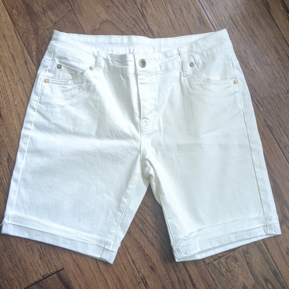 3 for $30 Juicy Couture - white jean shorts - Picture 1 of 9